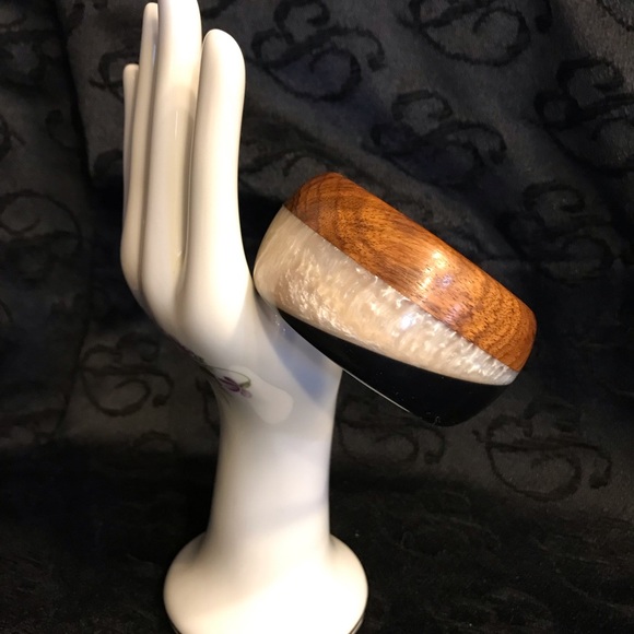 Vintage Wood and Lucite Plastic Bangle Bracelet - Picture 3 of 5